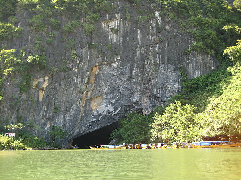 Entrance to the mouth of the world largest cave